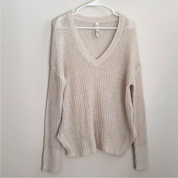 Aeropostale Knit V-Neck Cream Gold Sparkle Sweater - Picture 1 of 9